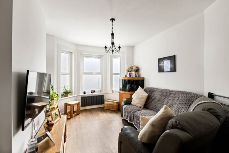 2 bedroom Terraced House in Folkestone, Kent