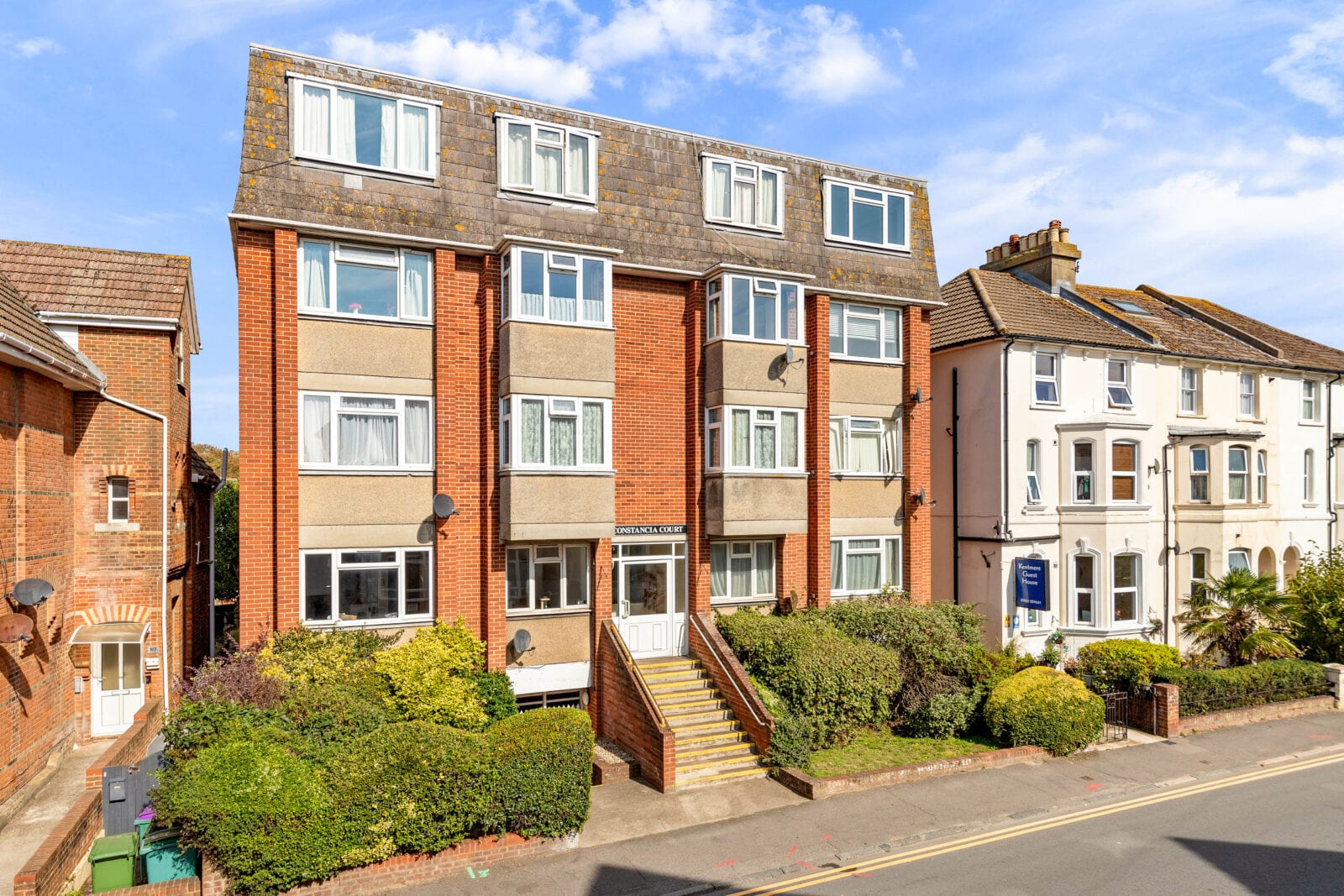 2 bedroom Flat in Folkestone, Kent