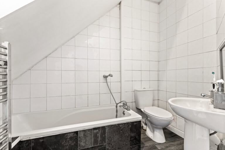 2 bedroom Flat in Folkestone, Kent