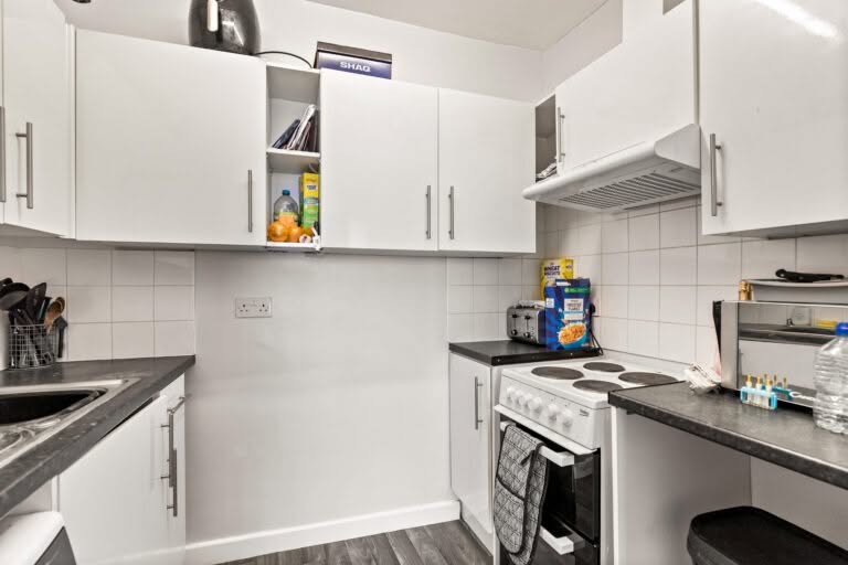 2 bedroom Flat in Folkestone, Kent