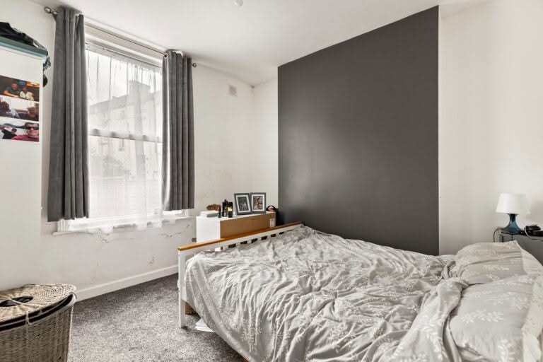 2 bedroom Flat in Folkestone, Kent