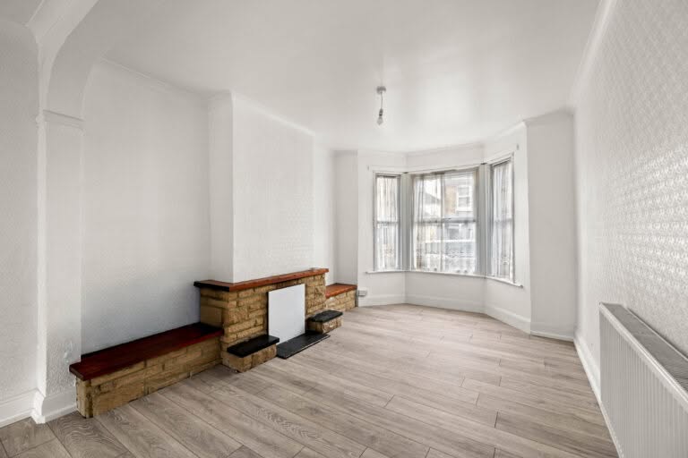 2 bedroom Terraced House in Folkestone, Kent