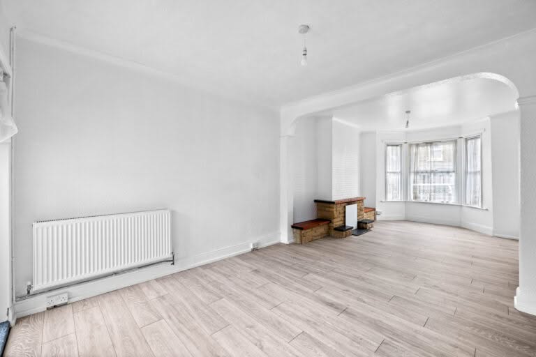 2 bedroom Terraced House in Folkestone, Kent