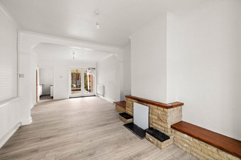 2 bedroom Terraced House in Folkestone, Kent
