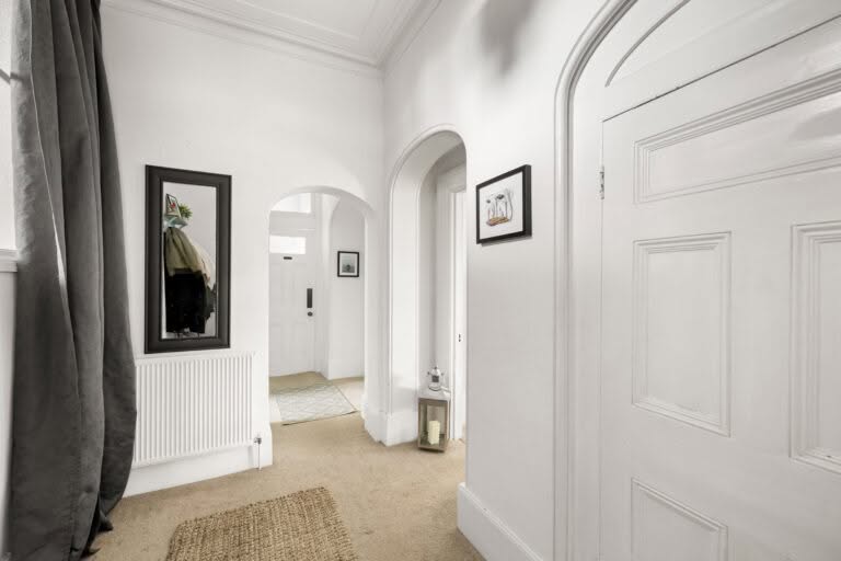 3 bedroom Flat in Folkestone, Kent