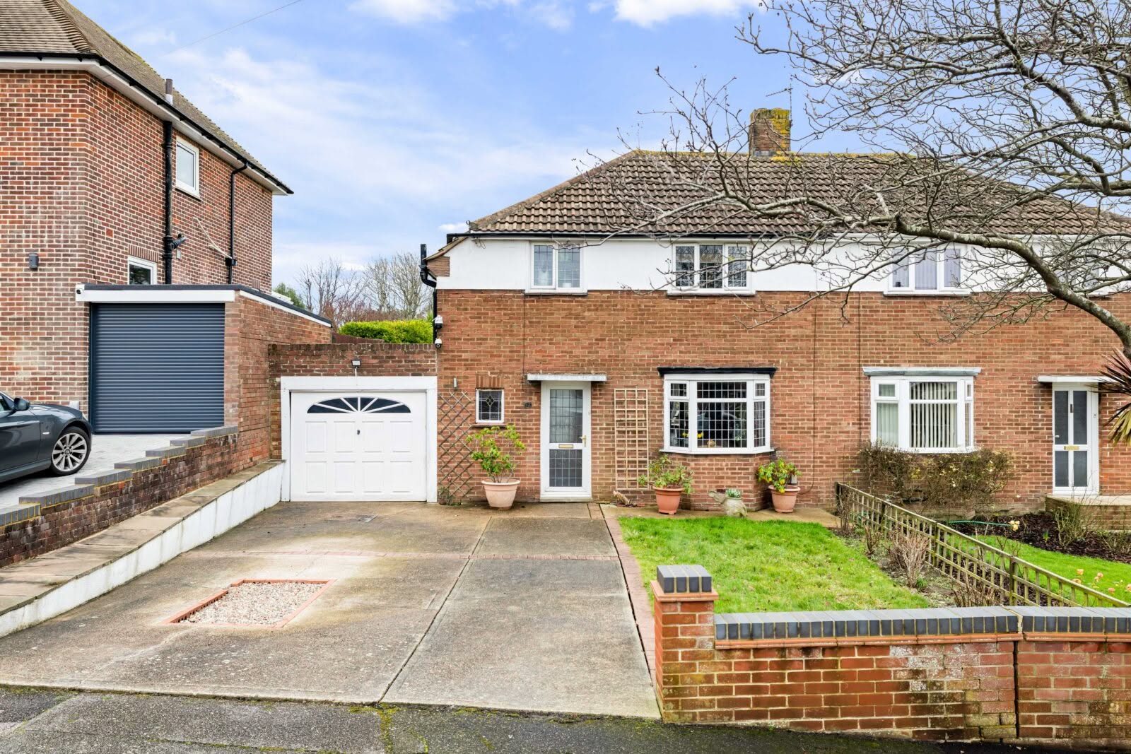 3 bedroom Semi-Detached House in Folkestone, Kent