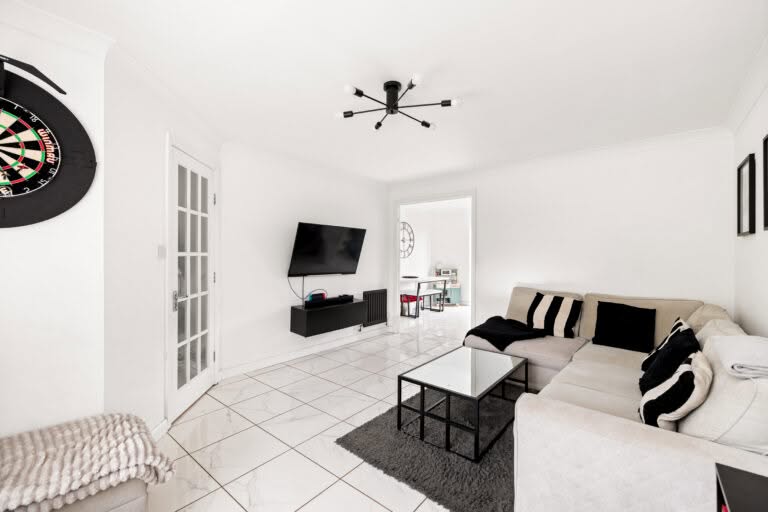 3 bedroom Semi-Detached House in Folkestone, Kent