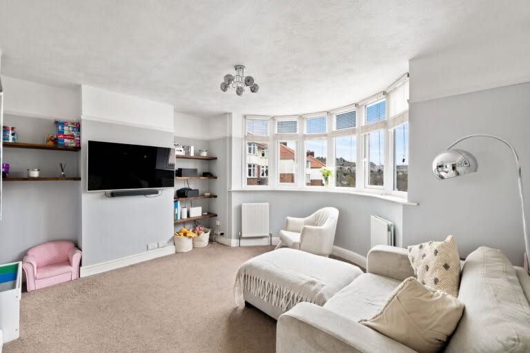 3 bedroom Semi-Detached House in Dover, Kent