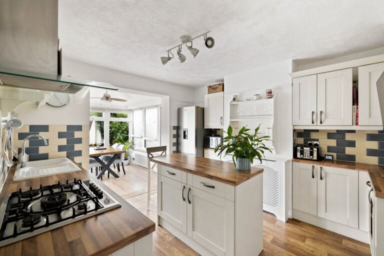 3 bedroom Semi-Detached House in Dover, Kent