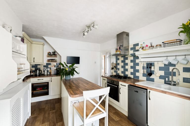 3 bedroom Semi-Detached House in Dover, Kent