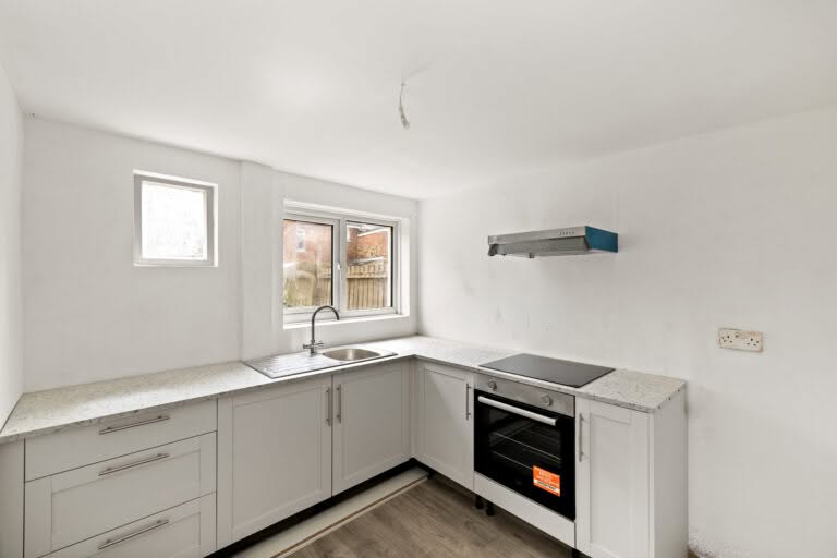 2 bedroom Terraced House in Folkestone, Kent