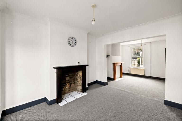 2 bedroom Terraced House in Folkestone, Kent