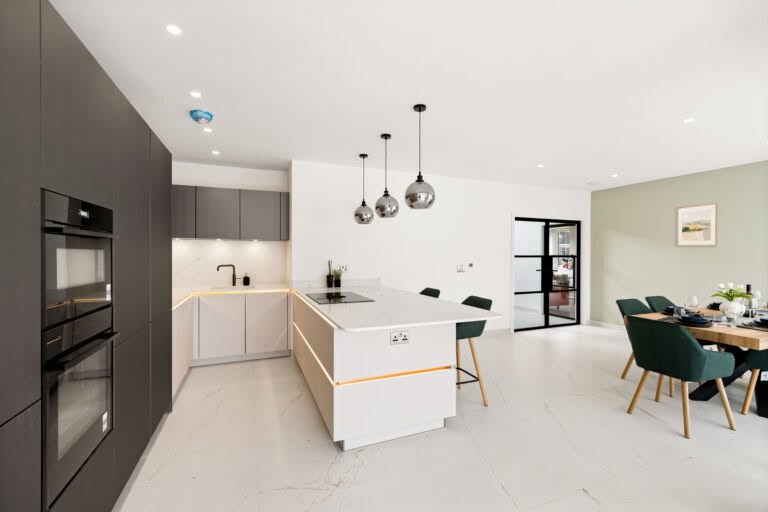 5 bedroom Detached House in Folkestone, Kent