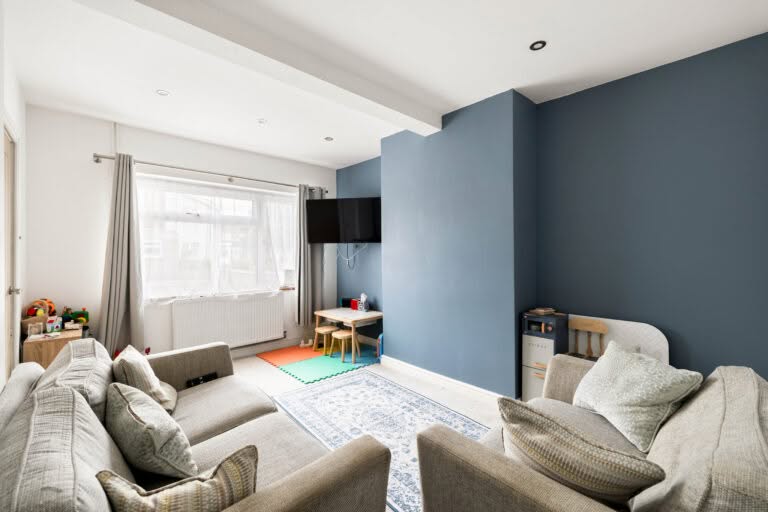 2 bedroom Terraced House in Folkestone, Kent