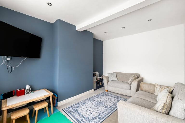 2 bedroom Terraced House in Folkestone, Kent