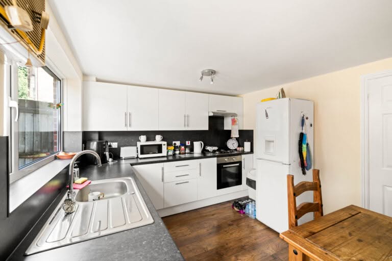2 bedroom Semi-Detached House in Folkestone, Kent