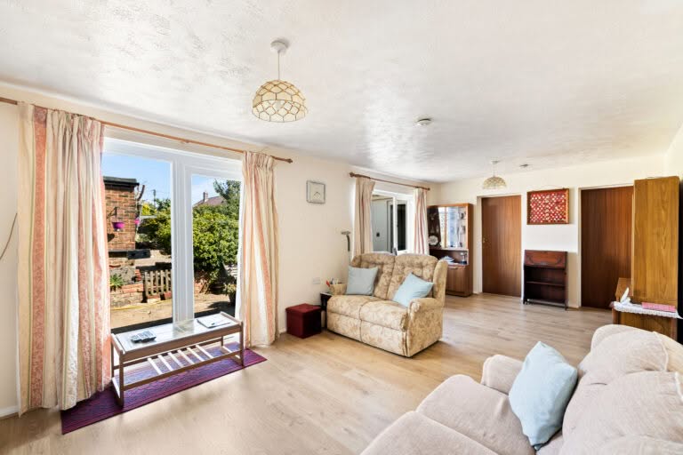 3 bedroom Bungalow in Folkestone, Kent