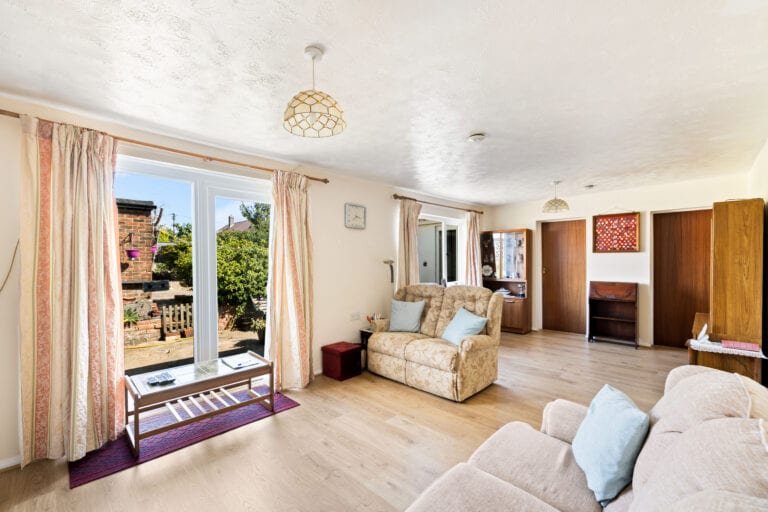 3 bedroom Bungalow in Folkestone, Kent