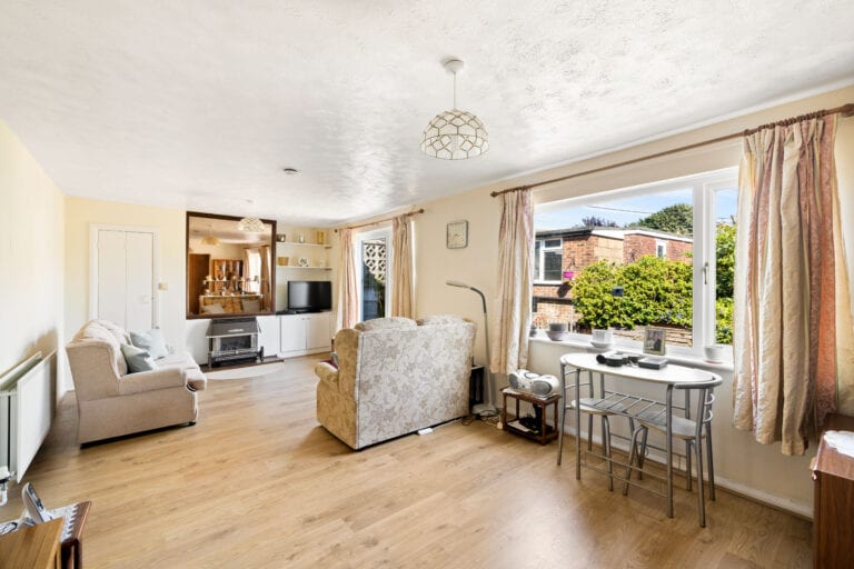 3 bedroom Bungalow in Folkestone, Kent