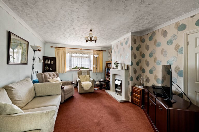 3 bedroom Detached Bungalow in Folkestone, Kent