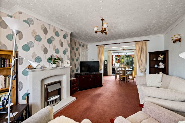 3 bedroom Detached Bungalow in Folkestone, Kent