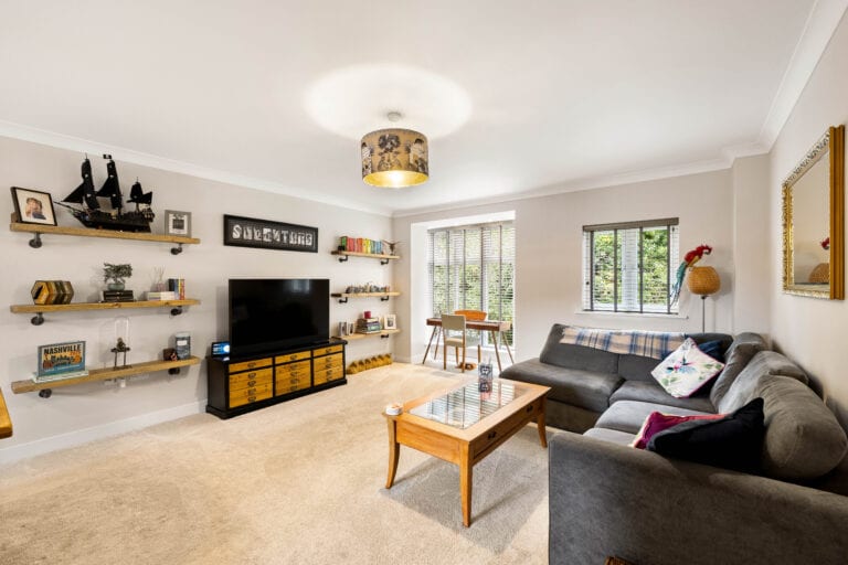 4 bedroom Semi-Detached House in Folkestone, Kent