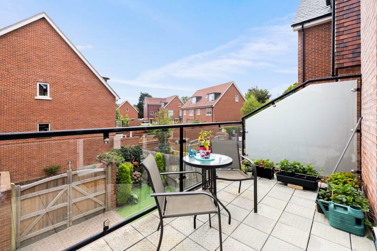 4 bedroom Semi-Detached House in Folkestone, Kent