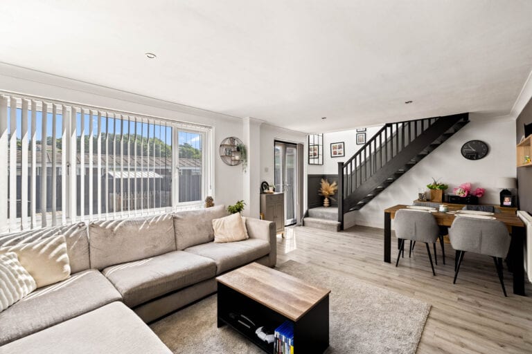 3 bedroom Semi-Detached House in Folkestone, Kent