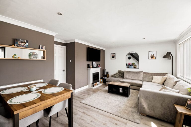 3 bedroom Semi-Detached House in Folkestone, Kent