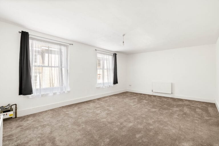 3 bedroom Maisonette in Folkestone, Kent