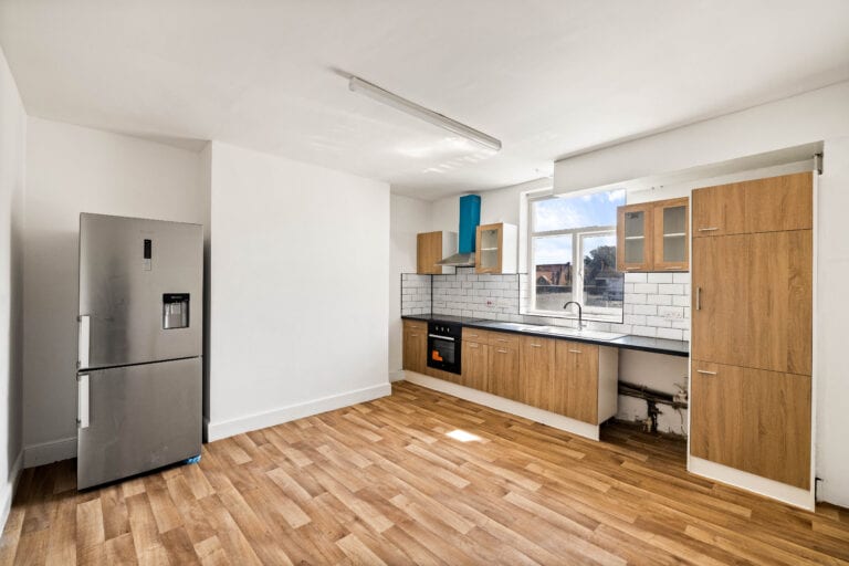 3 bedroom Maisonette in Folkestone, Kent