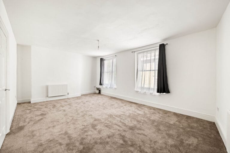 3 bedroom Maisonette in Folkestone, Kent