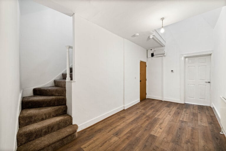 3 bedroom Maisonette in Folkestone, Kent