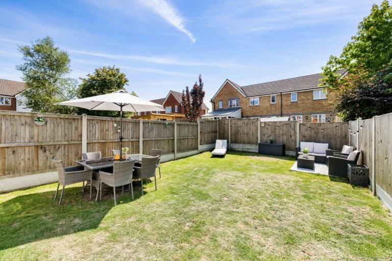 3 bedroom Semi-Detached House in Folkestone, Kent