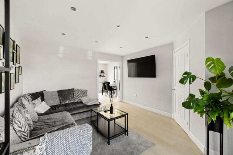3 bedroom Semi-Detached House in Folkestone, Kent