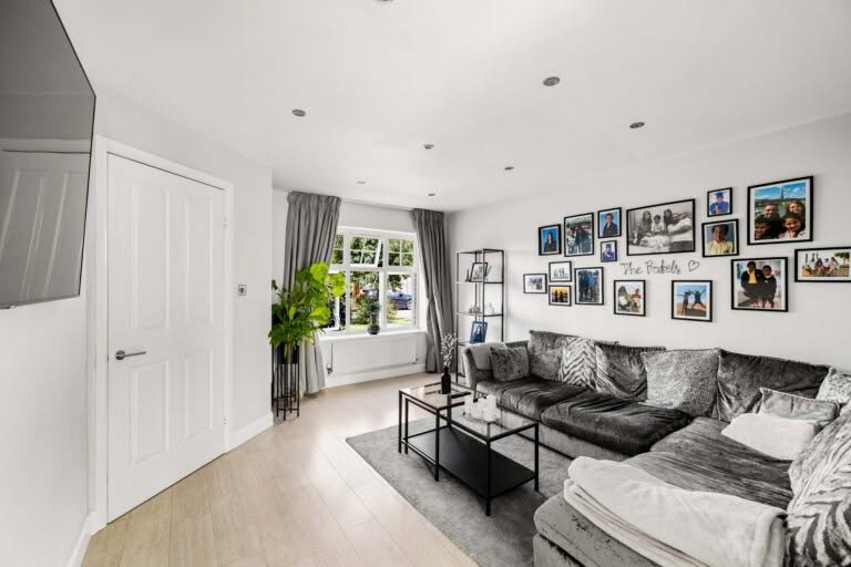 3 bedroom Semi-Detached House in Folkestone, Kent
