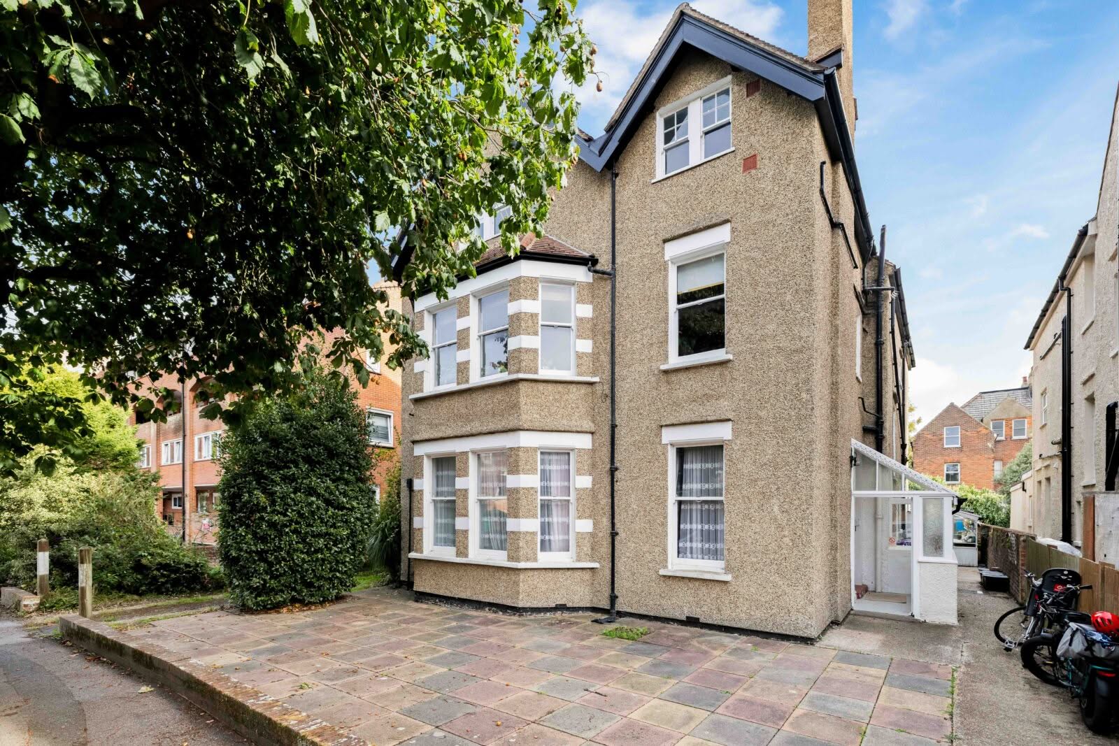 3 bedroom Ground Floor Flat in Folkestone, Kent