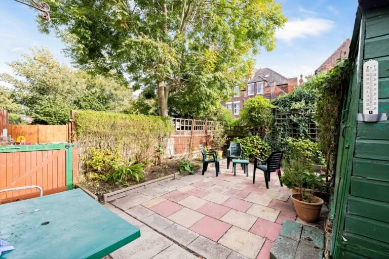 3 bedroom Ground Floor Flat in Folkestone, Kent
