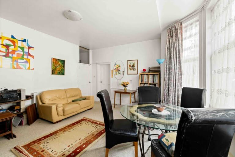 3 bedroom Ground Floor Flat in Folkestone, Kent