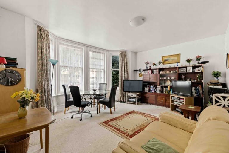 3 bedroom Ground Floor Flat in Folkestone, Kent