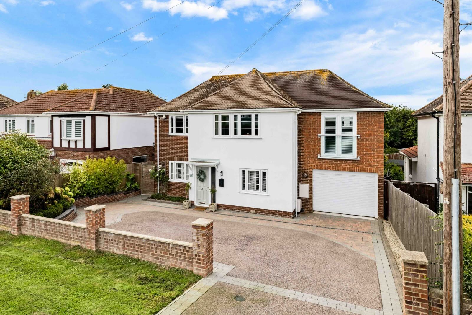 4 bedroom Detached House in Folkestone, Kent