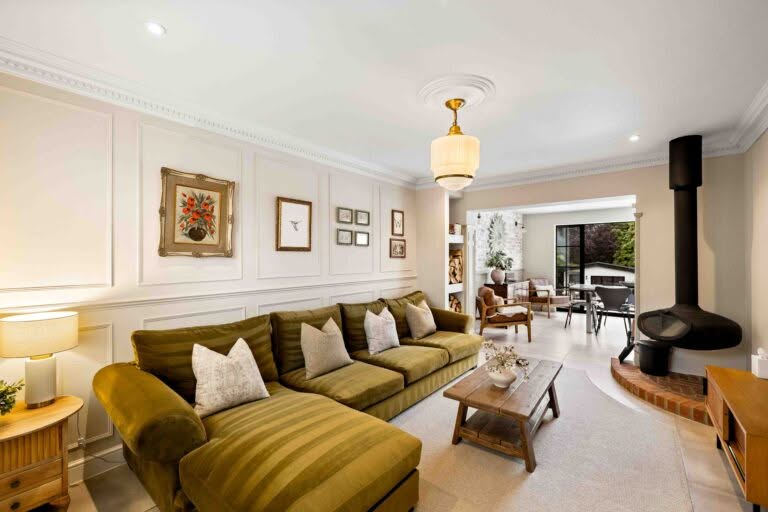 4 bedroom Detached House in Folkestone, Kent