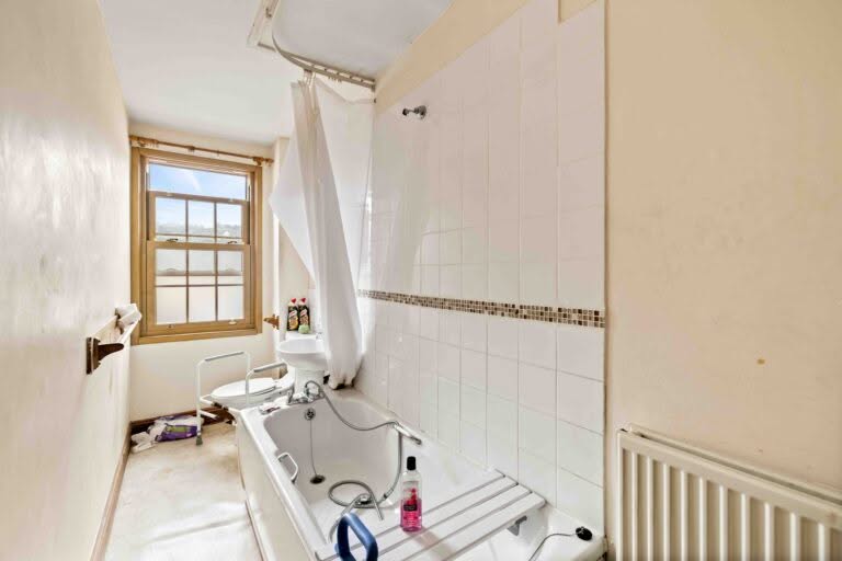 2 bedroom Maisonette in Dover, Kent