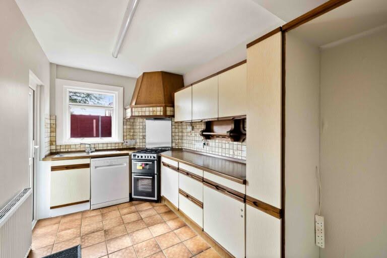 4 bedroom Semi-Detached House in Folkestone, Kent