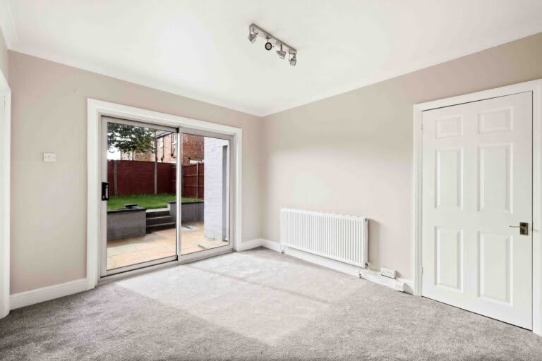 4 bedroom Semi-Detached House in Folkestone, Kent
