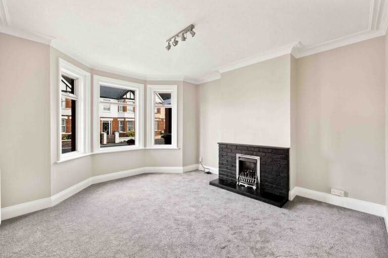 4 bedroom Semi-Detached House in Folkestone, Kent