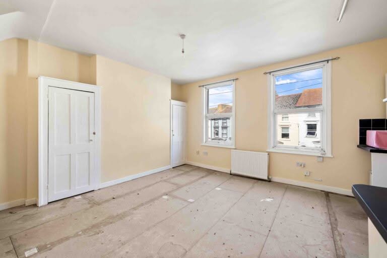 2 bedroom Maisonette in Folkestone, Kent