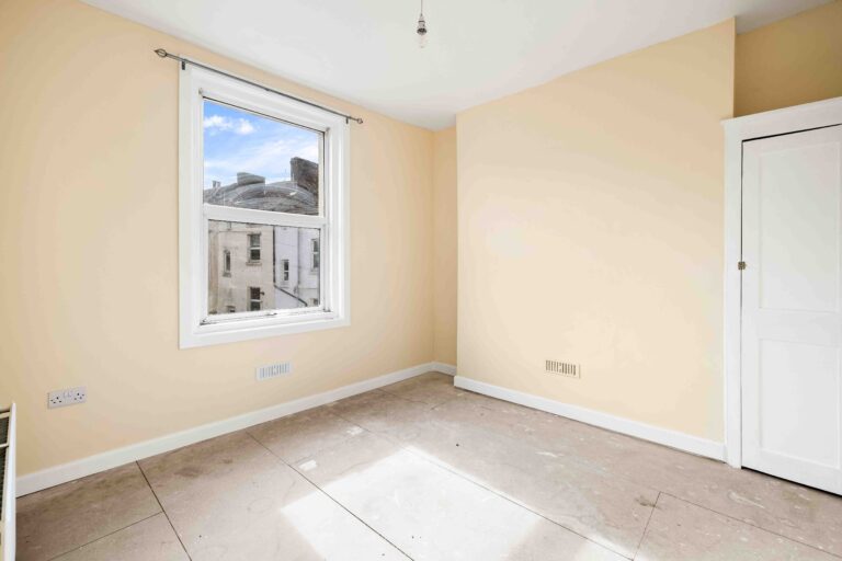 2 bedroom Maisonette in Folkestone, Kent