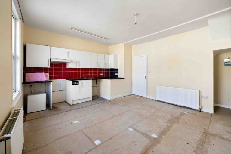 2 bedroom Maisonette in Folkestone, Kent