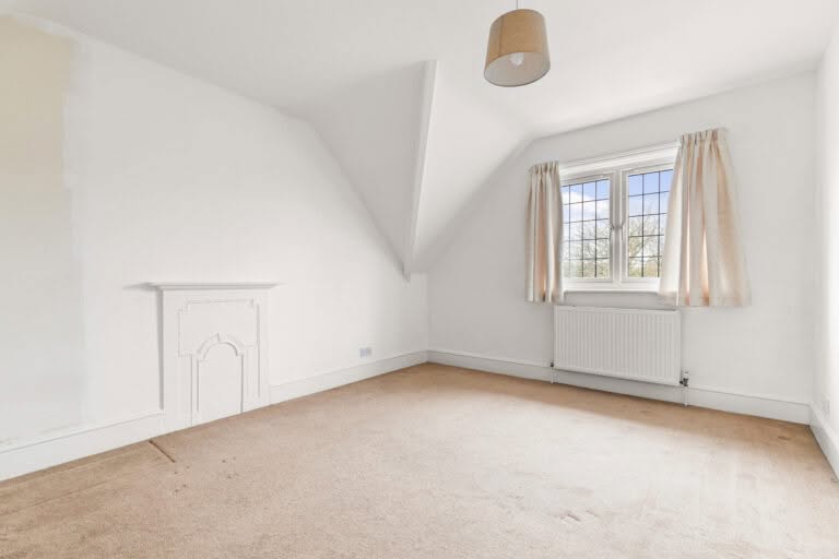 2 bedroom Flat in Folkestone, Kent